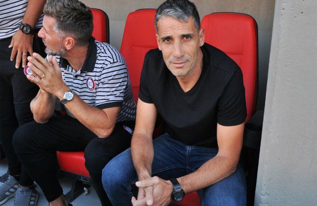 Juan Pablo Vojvoda es uno de los t&eacute;cnicos que m&aacute;s convence a la dirigencia de Uni&oacute;n