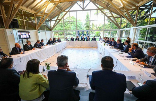 El presidente encabez&oacute; la reuni&oacute;n con gobernadores y luego anuncio medidas extraordinarias por Coronavirus