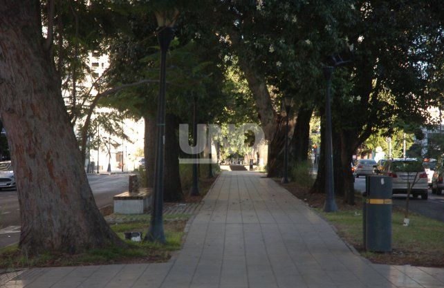 En las avenidas principales hay poco movimiento por la cuarentena obligatoria.