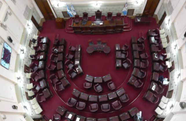Los diputados hicieron un cuarto intermedio para seguir negociando la ley de necesidad, pero fue en vano.