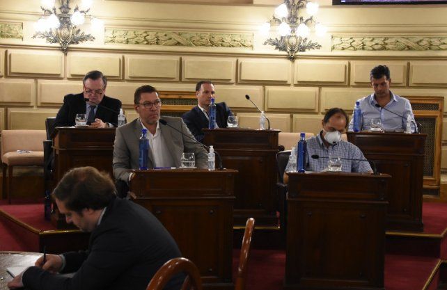 El senador Hugo Rasetto sesionó con barbijo ante la llegada de la pandemia por coronavirus a la provincia.
