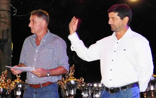 Pueyo junto a su antecesor, el destacado dirigente Axel Menor.