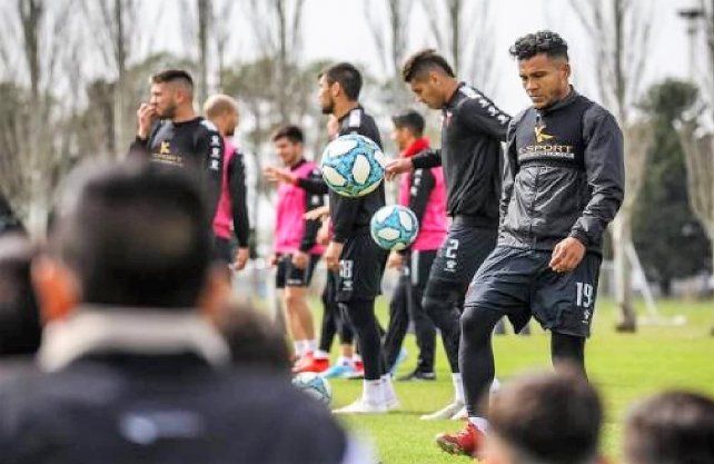 Pablo Santella, PF de Col&oacute;n, habl&oacute; de la actualidad del plantel en cuarentena.