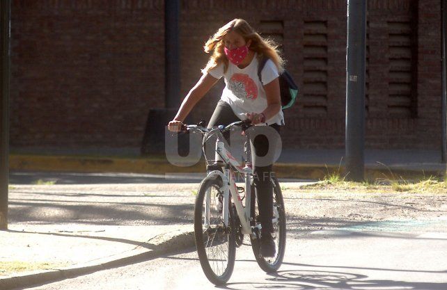 En la ciudad de Santa Fe hubo un alto acatamiento al uso de los barbijos sociales para prevenir el contagio del coronavirus.