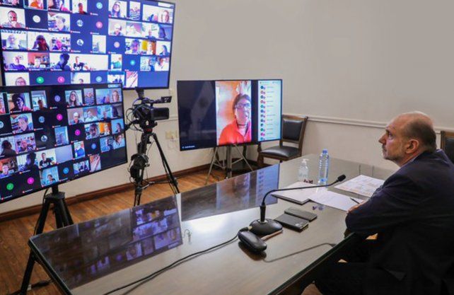 Perotti di&aacute;logo con el equipo de expertos y define c&oacute;mo sigue el aislamiento 