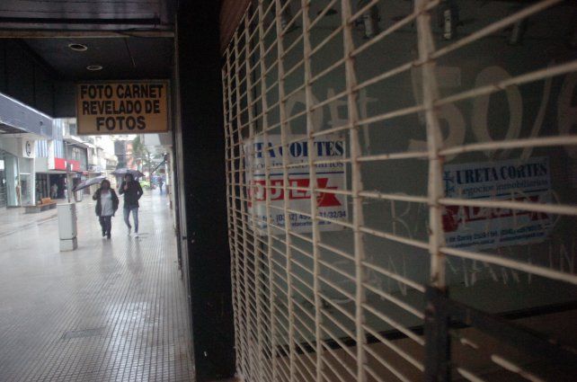 Angustiante. Es la situación de los comercios, con las puertas cerradas desde hace más de un mes. 