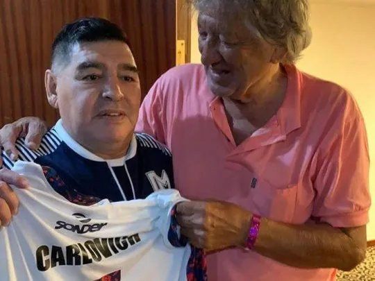 Maradona y Trinche Carlovich compartieron un momento cuando Newell's jug&oacute; en Rosario.