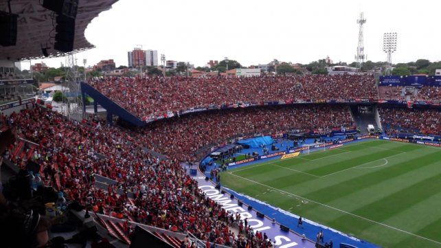 Los hinchas de Colón llenaron La Nueva Olla con más de 40.000 fanáticos para la final de la Sudamericana.