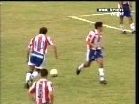 El Mago Capria de tiro libre anot&oacute; para Uni&oacute;n ante River en Paran&aacute;.