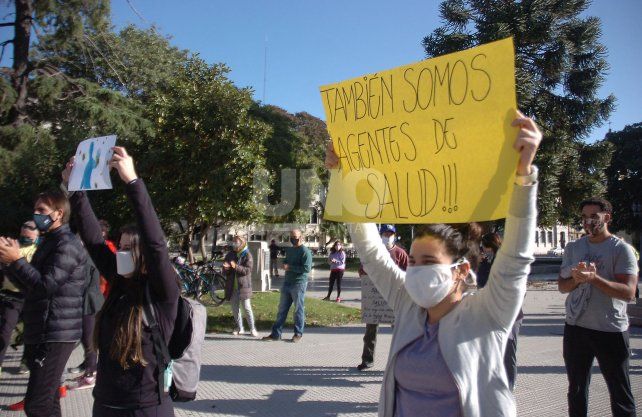 Titulares de gimnasios de Santa Fe se manifestaron frente a Casa de Gobierno para pedir por la reapertura.