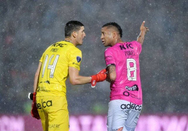 Jorge Pinos, arquero de Independiente del Valle, en medio de la pol&eacute;mica con Col&oacute;n.