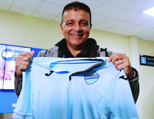 Claudio Vivas se meti&oacute; de lleno en la pelea por ser el nuevo t&eacute;cnico de Uni&oacute;n.