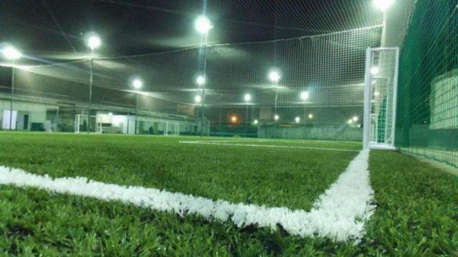 Lo due&ntilde;os de las canchas de Futbol 5 de Santa Fe presentan los protocolos. 
