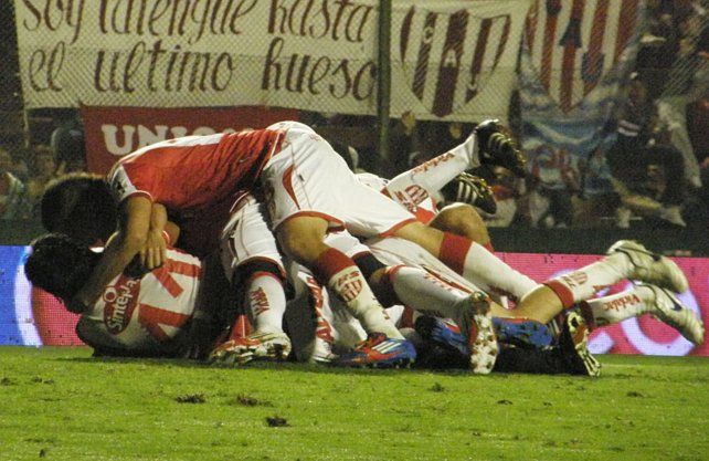 El gol de Barisone a San Lorenzo aseguró la permanencia para el Tate.