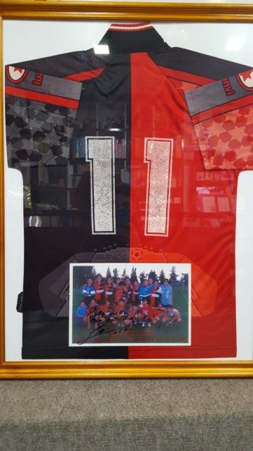 Uno de los tesoros m&aacute;s preciados por Hugo Tudor tras integrar las inferiores de Newell's con Lionel Messi. 