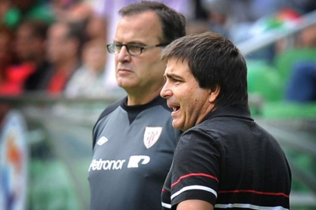 Claudio Vivas, candidato a DT de Uni&oacute;n, trabaj&oacute; mucho tiempo como AC de Marcelo Bielsa.