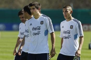Lucas Mugni fue citado para la Selección Argentina que comandaba Alejandro Sabella jugando para Colón. Actualmente está en Sport Recife de Brasil