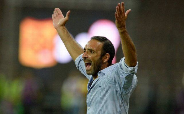 Pasan los d&iacute;as y Juan Manuel Azconz&aacute;bal no puede destrabar su salida de Antofagasta.