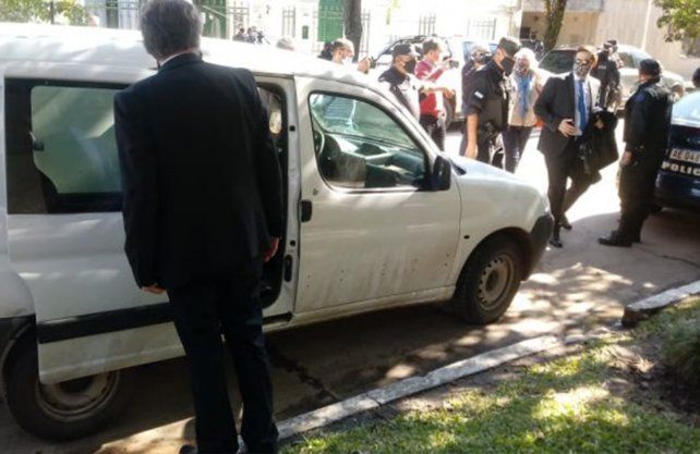 Gentileza: Reconquista Hoy. Funcionarios nacionales a la salida del Juzgado 