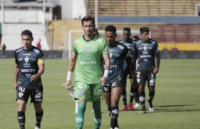 Hamilton Piedra sali&oacute; a bancar a Jorge Pinos ante el reclamo de Col&oacute;n