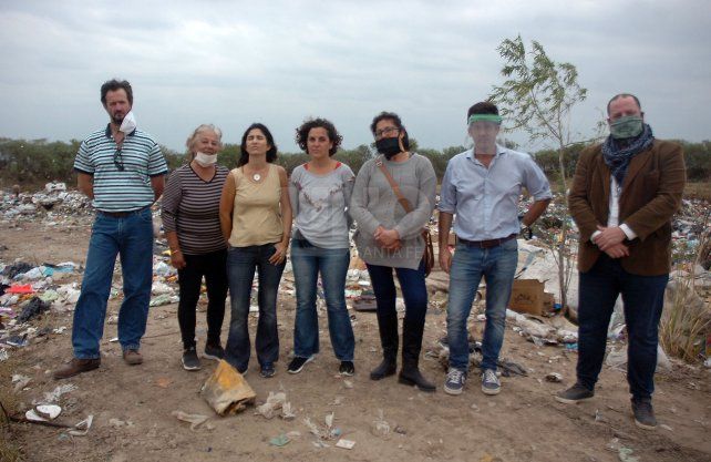 Vecinos de la costa, representantes vecinalistas, referentes de Cepronat, activistas ambientalistas y abogados ambientalistas solicitan que se cumpla la ley de basura cero.