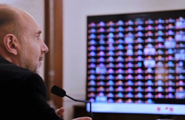 Perotti se reunió por videoconferencia con intendentes y presidentes comunales