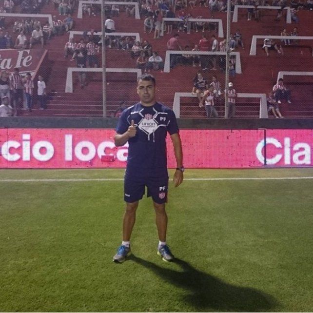 El preparador f&iacute;sico de Uni&oacute;n sigue adelante a la distancia con los jugadores. 