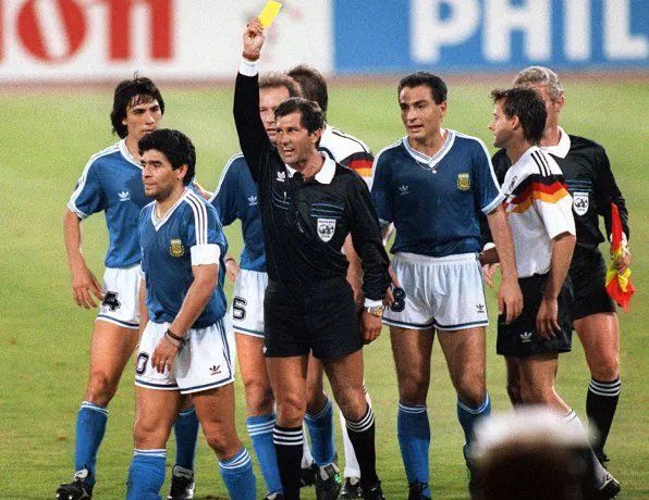 Maradona fue dur&iacute;simo con el &aacute;rbitro Codesal por la final ante Alemania en el Mundial de Italia 1990.