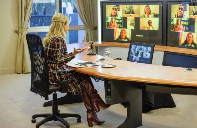 El lunes, la primera dama mantuvo un encuentro virtual con seis docentes de diferentes provincias. Por Santa Fe participó Natalia Infante, de Chañar Ladeado.