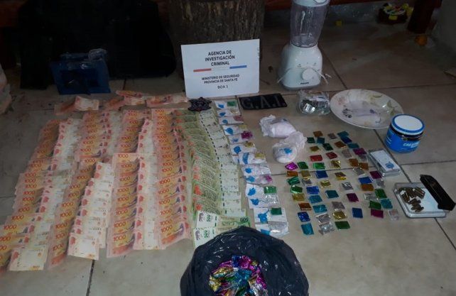 Apresaron a narcopenitenciario y su mujer policía con un kilo de droga (cocaína) y 150 mil pesos