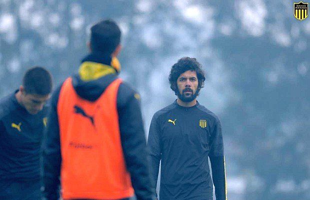 Enzo Mart&iacute;nez, que ser&iacute;a uno de los apuntados por Azconz&aacute;bal para Uni&oacute;n, tambi&eacute;n interesa en V&eacute;lez.