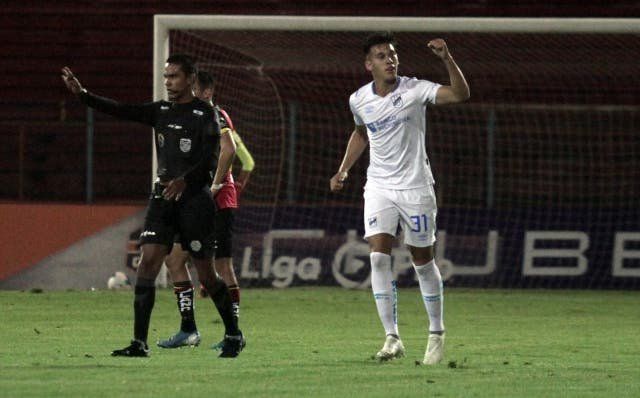 Nazareno Baz&aacute;n surgi&oacute; en V&eacute;lez y milita en Cat&oacute;lica de Ecuador. 