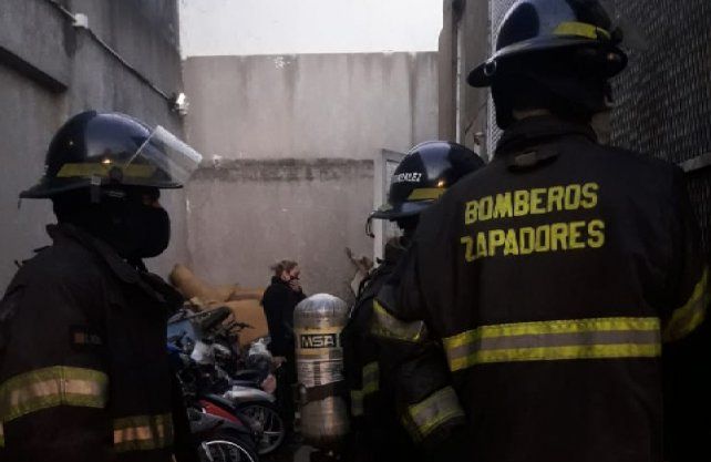 Los bomberos debieron intervenir tras el mot&iacute;n.&nbsp;