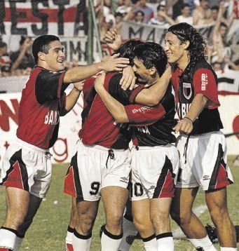 Uliambre fue clave en el ascenso a Primera de Col&oacute;n en el 95 y tambi&eacute;n protagoniz&oacute; grandes campa&ntilde;as en la A.