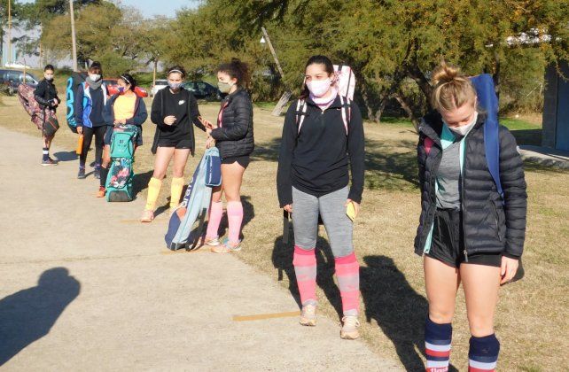 Las jugadoras de Santa Fe Rugby que cumplen con el protocolo autorizado.