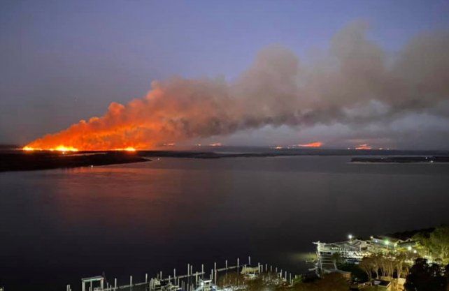 Postales de las quema de islas desde Rosario