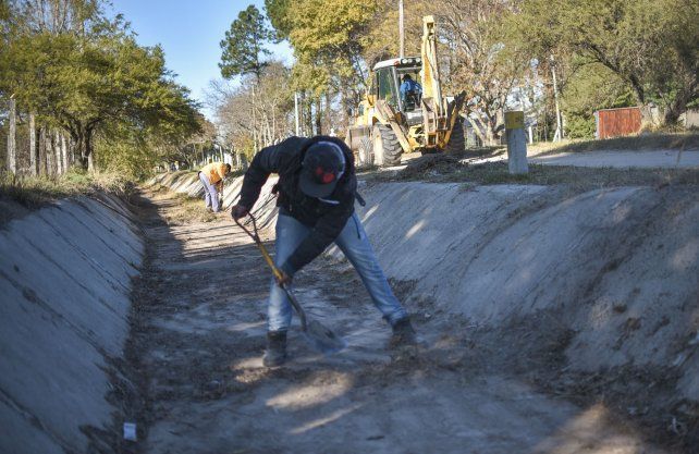 Se limpiaron 8.000 metros de canales a cielo abierto en la zona de la Costa