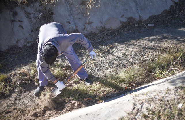 Se limpiaron 8.000 metros de canales a cielo abierto en la zona de la Costa