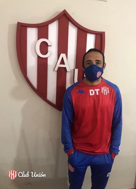 Juan Azconz&aacute;bal termina la cuarentena en los pr&oacute;ximos d&iacute;as y se pondr&aacute; al frente del trabajo en Uni&oacute;n. Foto: prensa Uni&oacute;n
