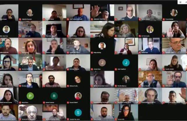 La mayor&iacute;a de los integrantes del Senado y de Diputados votaron desde sus despachos o sus hogares la suspensi&oacute;n del fiscal del MPA.