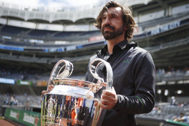 Andrea Pirlo llega a la Juventus de Italia con el objetivo de conquistar la Champions League.