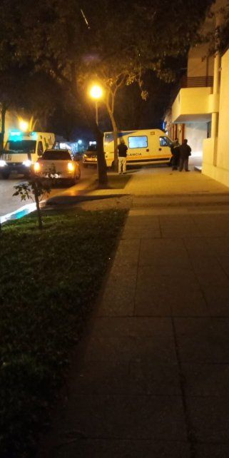 Una ambulancia en la casa de Sergio Nardelli, hoy cerca de las 21