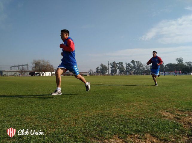 El plantel de Uni&oacute;n contin&uacute;a con los intensos trabajos en el complejo Casasol.