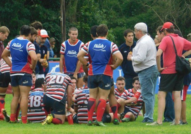 En una de las tantas charlas del entrenador Ra&uacute;l De Biaggio con sus dirigidos de <a href=