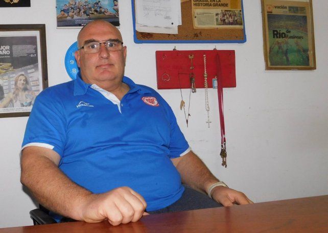 Tur es uno de los entrenadores de la selecci&oacute;n nacional de nataci&oacute;n.