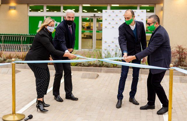 Kilbel Supermercados en la apertura al público de un nuevo local bajo el formato “express”, en el corazón del puerto de la ciudad. 