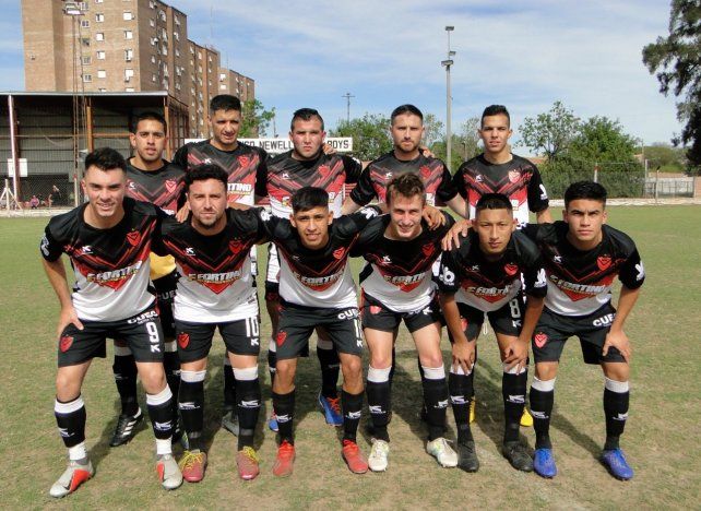 Una de las alineaciones de Newell&acute;s que jug&oacute; la temporada pasada.