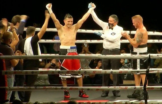 En Torrelavega, Espa&ntilde;a, Mart&iacute;nez volvi&oacute; al boxeo y noque&oacute; a un limitado rival en su regrso al ring.