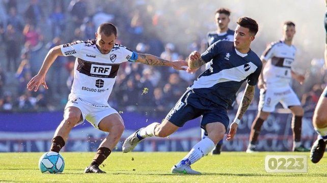 Juan Azconz&aacute;bal le habr&iacute;a comunicado a Walter Bracamonte que tendr&iacute;a pocas chances en Uni&oacute;n