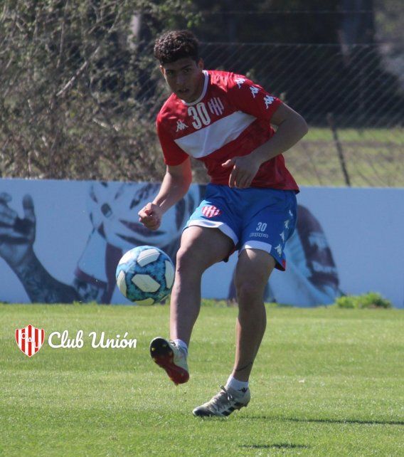 El plantel de Uni&oacute;n trabaja con siete caras nuevas en el complejo Casasol.